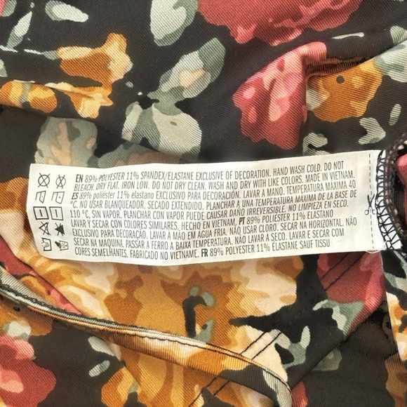 Forever 21 – Knit Floral Long Sleeve Cutout Crop Top – Small - Picture 10 of 10